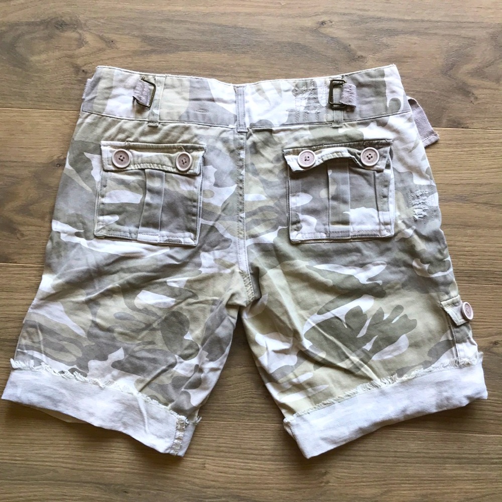 Vintage / y2k Billabong Camo Cargo Shorts Size 5